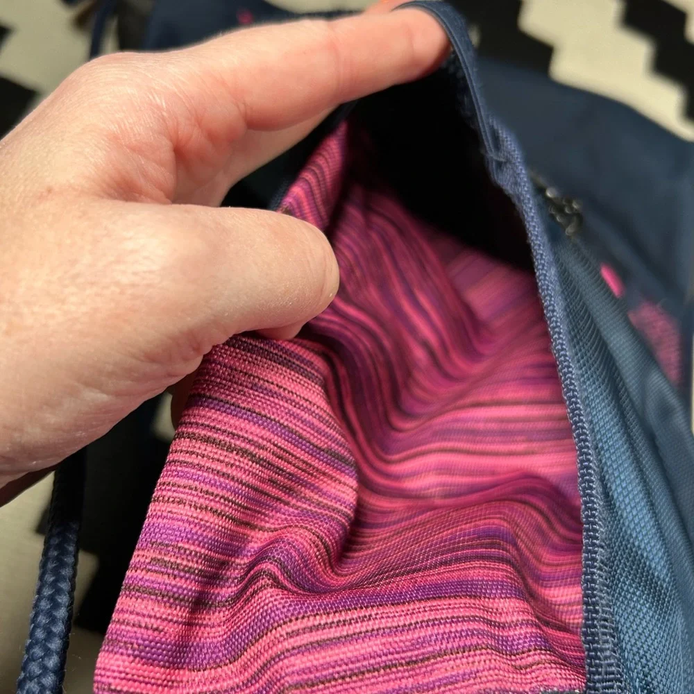 ADIDAS, drawstring backpack!! - Picture 7 of 12